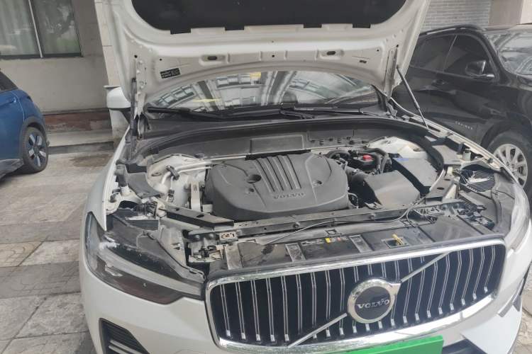 Used Volvo XC60 2022 B5 4x4 Smart Luxury Edition Engine Bay Right