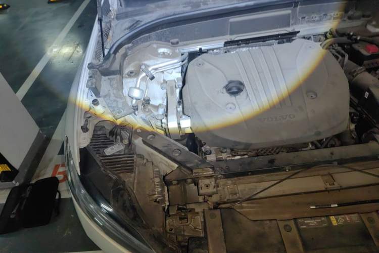 Used Volvo XC60 2022 B5 4x4 Smart Luxury Edition Engine Bay Right
