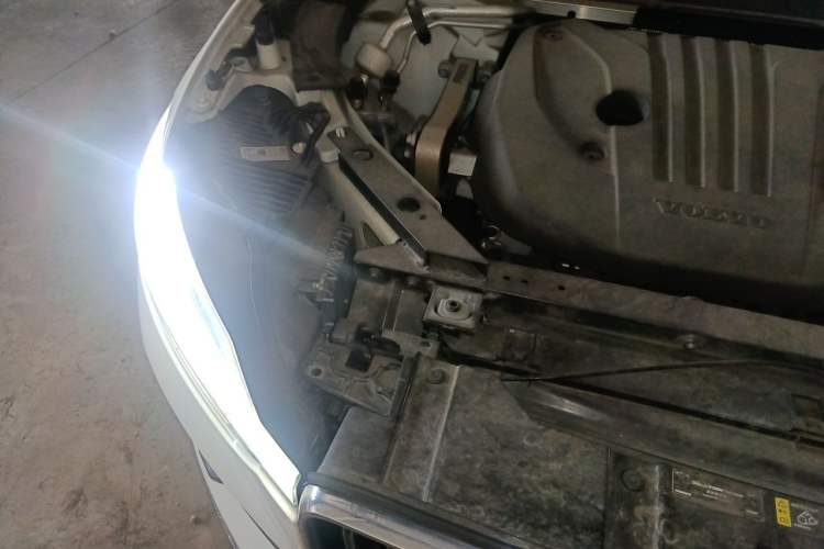 Used Volvo XC60 2022 B5 4x4 Smart Luxury Edition Engine Bay Right