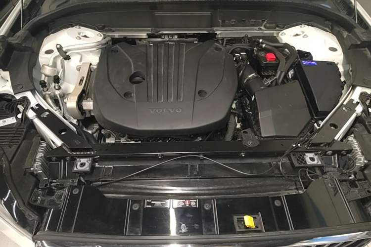 Used Volvo XC60 2022 B5 4x4 Smart Luxury Edition Engine Bay