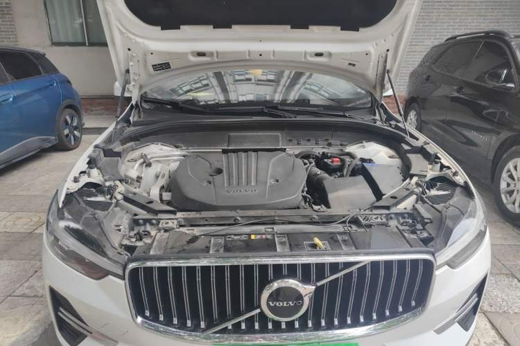 Used Volvo XC60 2022 B5 4x4 Smart Luxury Edition Engine Bay
