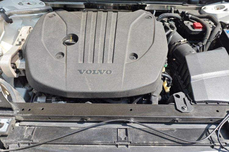 Used Volvo XC60 2022 B5 4x4 Zhiyi Luxury Edition Engine Bay