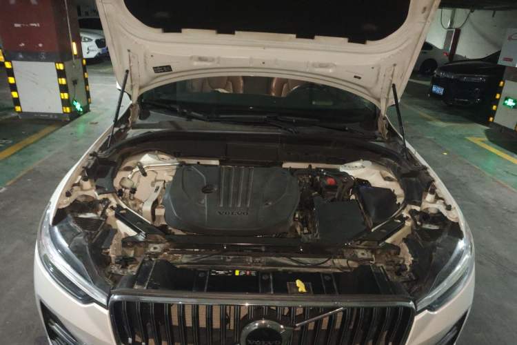 Used Volvo XC60 2022 B5 4x4 Zhiyi Luxury Edition Engine Bay