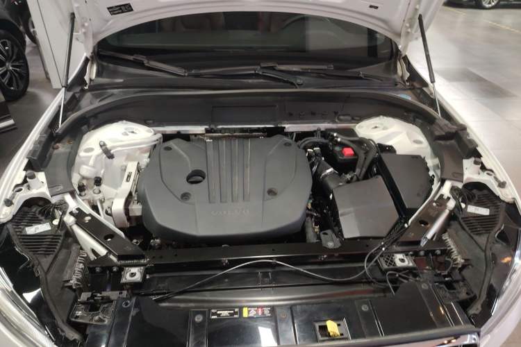 Used Volvo XC60 2022 B5 4x4 Zhiyi Luxury Edition Engine Bay