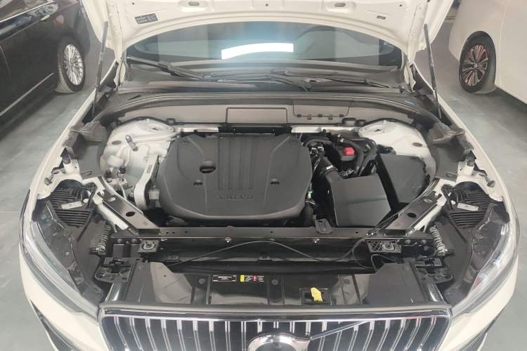 Used Volvo XC60 2022 B5 4x4 Smart Luxury Edition Engine Bay