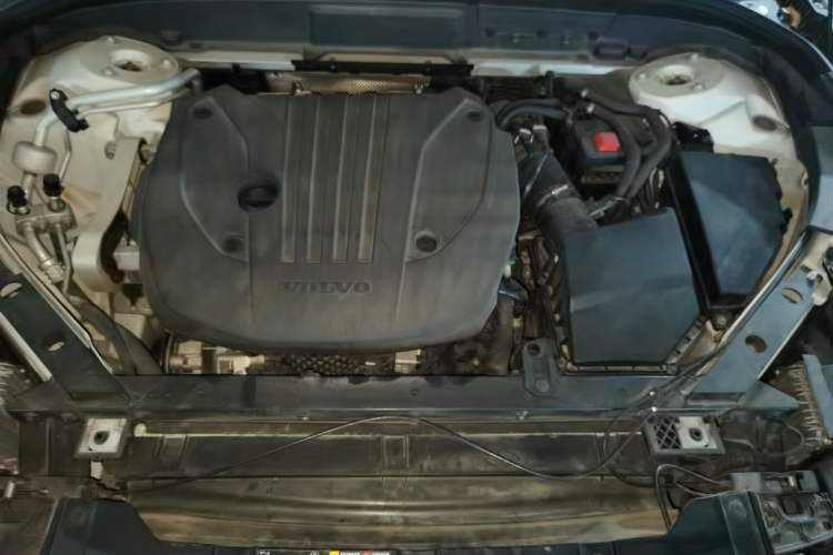 Used Volvo XC60 2022 B5 4x4 Smart Luxury Edition Engine Bay
