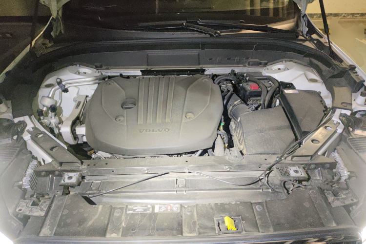Used Volvo XC60 2022 B5 4x4 Zhiyi Luxury Edition Engine Bay