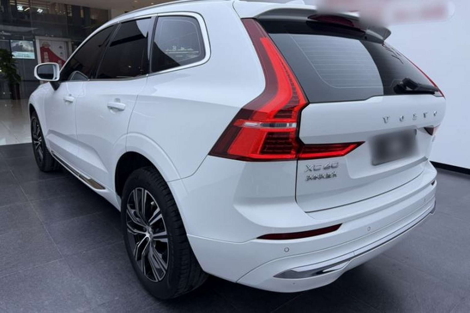 Used Volvo XC60 2022 B5 4x4 Smart Luxury Edition Exterior 1