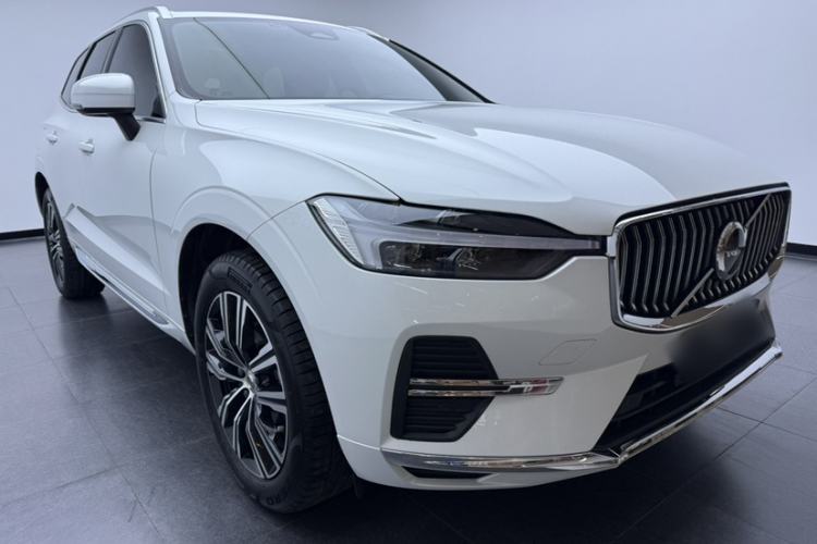 Used Volvo XC60 2022 B5 4x4 Smart Luxury Edition Exterior 2
