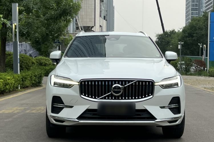 Used Volvo XC60 2022 B5 4x4 Smart Luxury Edition Exterior 2