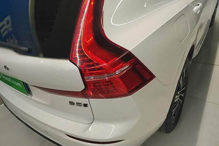 Used Volvo XC60 2022 B5 4x4 Smart Luxury Edition Exterior 3