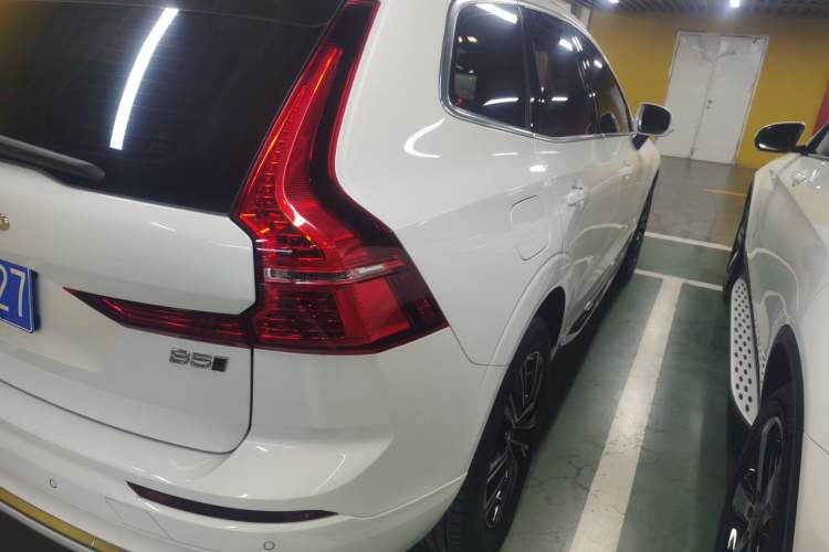 Used Volvo XC60 2022 B5 4x4 Smart Luxury Edition Exterior 3