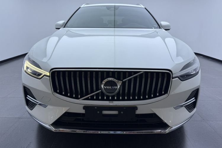 Used Volvo XC60 2022 B5 4x4 Smart Luxury Edition Exterior 4