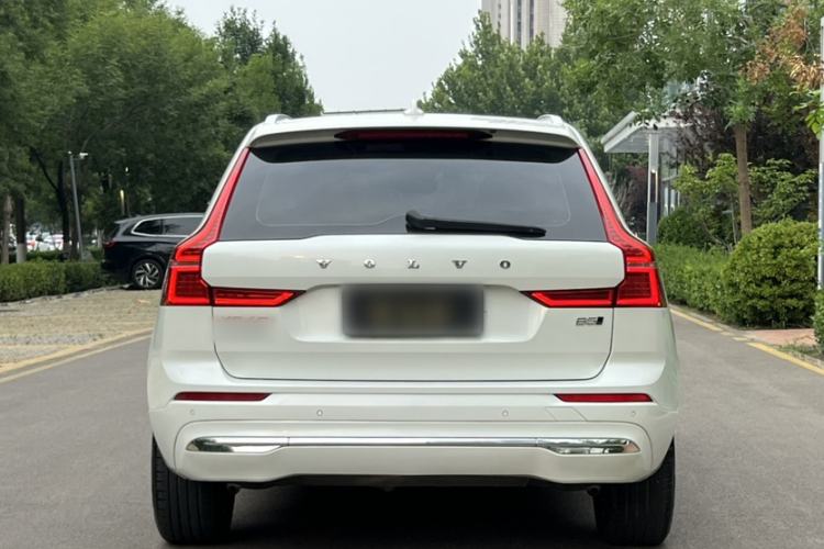 Used Volvo XC60 2022 B5 4x4 Smart Luxury Edition Exterior 4