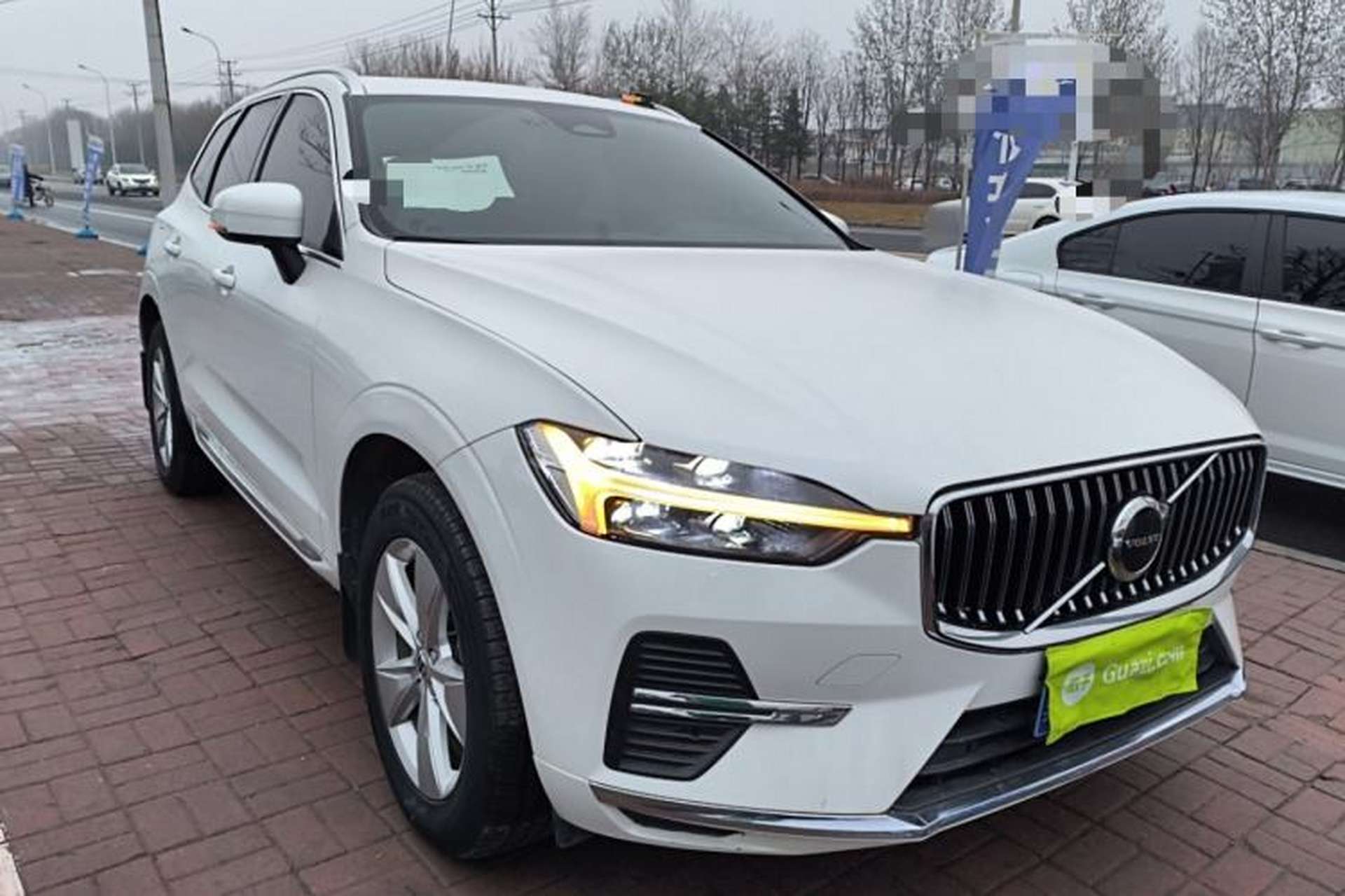 Used Volvo XC60 2022 B5 4x4 Zhiyi Luxury Edition Front Right 45 Deg