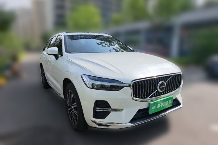 Used Volvo XC60 2022 B5 4x4 Smart Luxury Edition Front Right 45 Deg