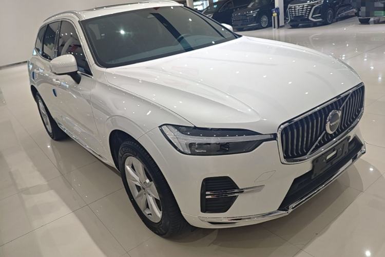 Used Volvo XC60 2022 B5 4x4 Zhiyi Luxury Edition Front Right 45 Deg
