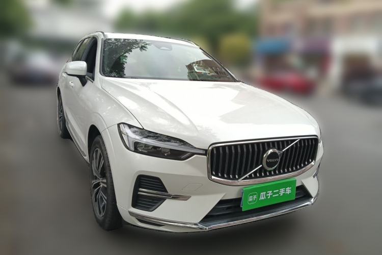Used Volvo XC60 2022 B5 4x4 Smart Luxury Edition Front Right 45 Deg