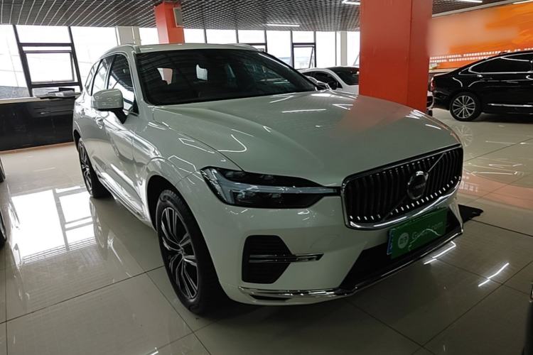 Used Volvo XC60 2022 B5 4x4 Smart Luxury Edition Front Right 45 Deg