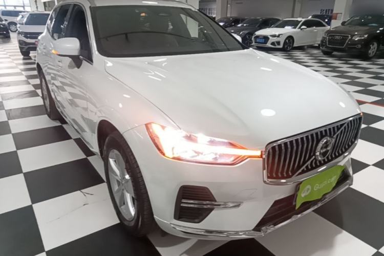 Used Volvo XC60 2022 B5 4x4 Zhiyi Luxury Edition Front Right 45 Deg