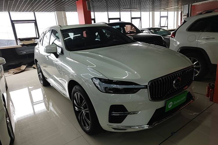 Used Volvo XC60 2022 B5 4x4 Smart Luxury Edition Front Right 45 Deg