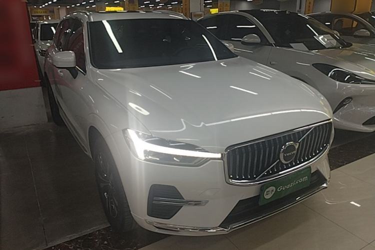 Used Volvo XC60 2022 B5 4x4 Zhiyi Luxury Edition Front Right 45 Deg