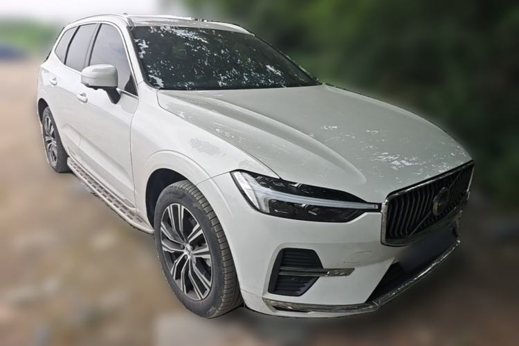 Used Volvo XC60 2022 B5 4x4 Smart Luxury Edition Front Right 45 Deg