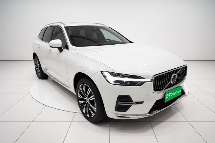 Used Volvo XC60 2022 B5 4x4 Smart Luxury Edition Front Right 45 Deg