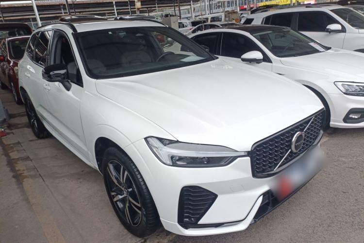 Used Volvo XC60 2022 B5 4x4 Smart & Advanced Sport Edition Front Right 45 Deg