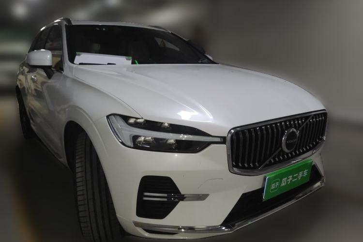 Used Volvo XC60 2022 B5 4x4 Smart Luxury Edition Front Right 45 Deg