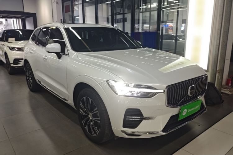 Used Volvo XC60 2022 B5 4x4 Smart Luxury Edition Front Right 45 Deg