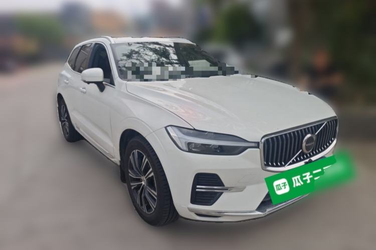Used Volvo XC60 2022 B5 4x4 Smart Luxury Edition Front Right 45 Deg