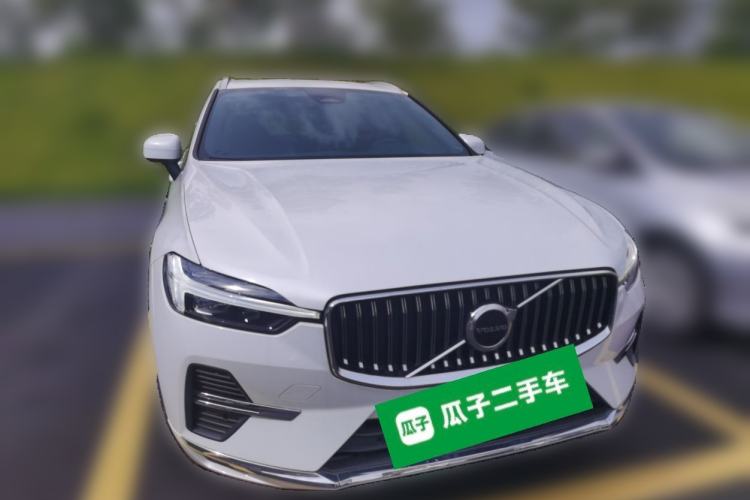 Used Volvo XC60 2022 B5 4x4 Smart Luxury Edition Front Right 45 Deg
