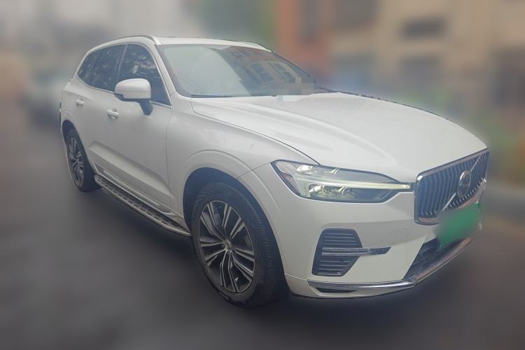 Used Volvo XC60 2022 B5 4x4 Smart Luxury Edition Front Right 45 Deg
