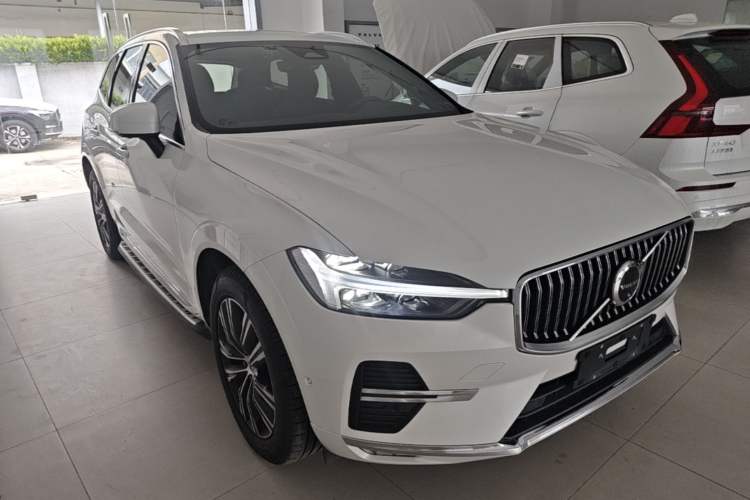 Used Volvo XC60 2022 B5 4x4 Zhiya Luxury Edition Front Right 45 Deg