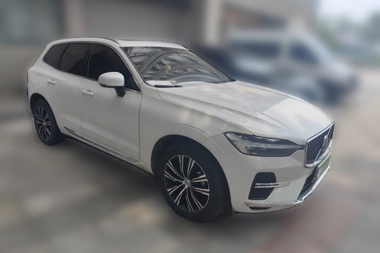 Used Volvo XC60 2022 B5 4x4 Smart Luxury Edition Front Right 45 Deg