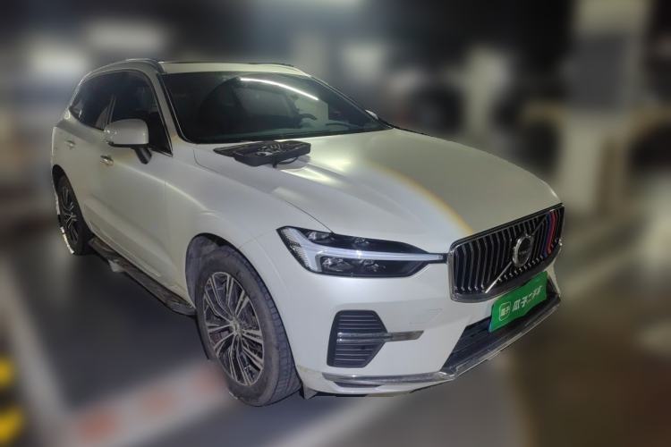 Used Volvo XC60 2022 B5 4x4 Smart Luxury Edition Front Right 45 Deg