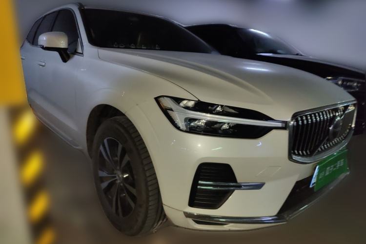 Used Volvo XC60 2022 B5 4x4 Zhiyi Luxury Edition Front Right 45 Deg