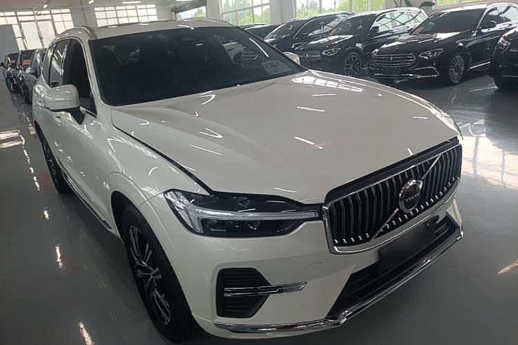 Used Volvo XC60 2022 B5 4x4 Smart Luxury Edition Front Right 45 Deg