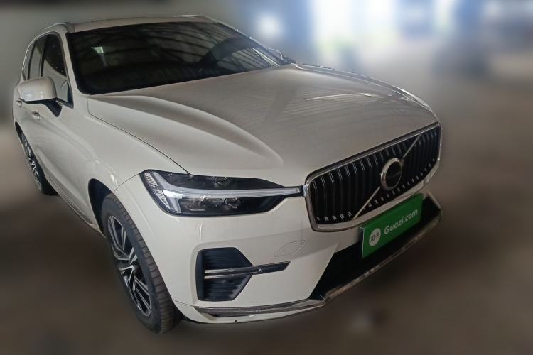Used Volvo XC60 2022 B5 4x4 Smart Luxury Edition Front Right 45 Deg