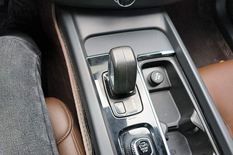 Used Volvo XC60 2022 B5 4x4 Zhiyi Luxury Edition Gear Lever