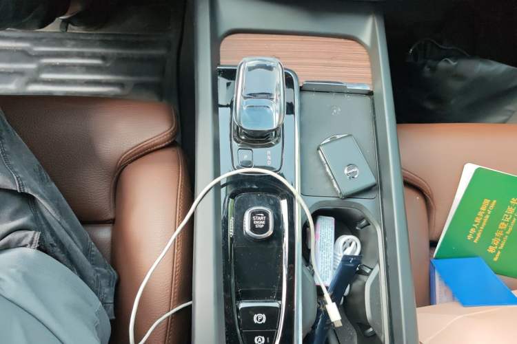 Used Volvo XC60 2022 B5 4x4 Smart Luxury Edition Gear Lever
