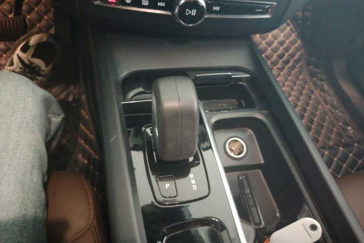 Used Volvo XC60 2022 B5 4x4 Zhiyi Luxury Edition Gear Lever