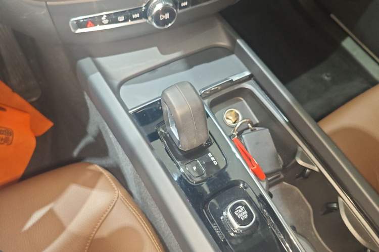 Used Volvo XC60 2022 B5 4x4 Zhiyi Luxury Edition Gear Lever