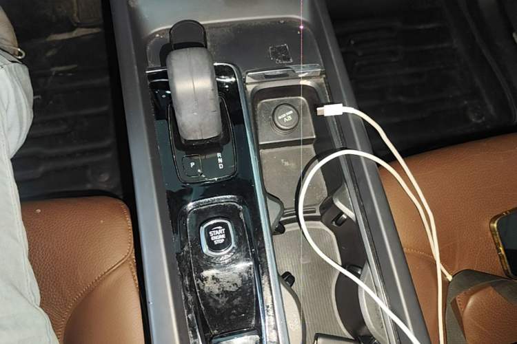 Used Volvo XC60 2022 B5 4x4 Zhiyi Luxury Edition Gear Lever