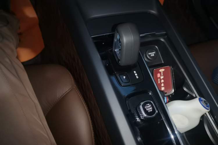 Used Volvo XC60 2022 B5 4x4 Zhiyi Luxury Edition Gear Lever