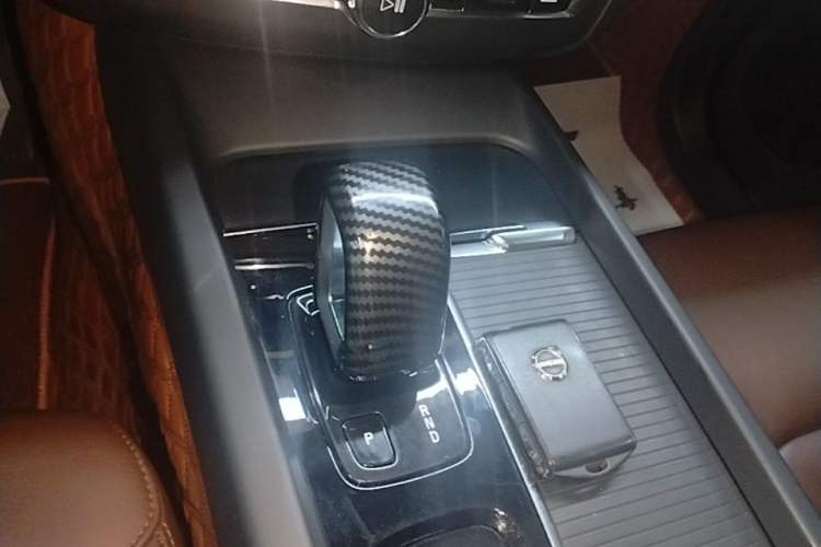Used Volvo XC60 2022 B5 4x4 Zhiyi Luxury Edition Gear Lever