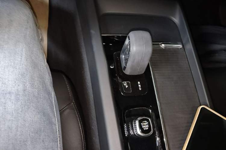 Used Volvo XC60 2022 B5 4x4 Zhiyi Luxury Edition Gear Lever