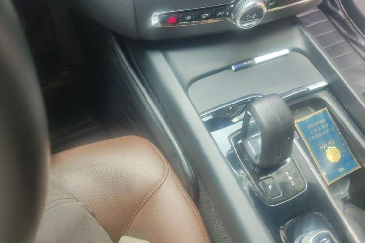 Used Volvo XC60 2022 B5 4x4 Zhiyi Luxury Edition Gear Lever