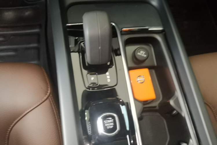 Used Volvo XC60 2022 B5 4x4 Zhiyi Luxury Edition Gear Lever